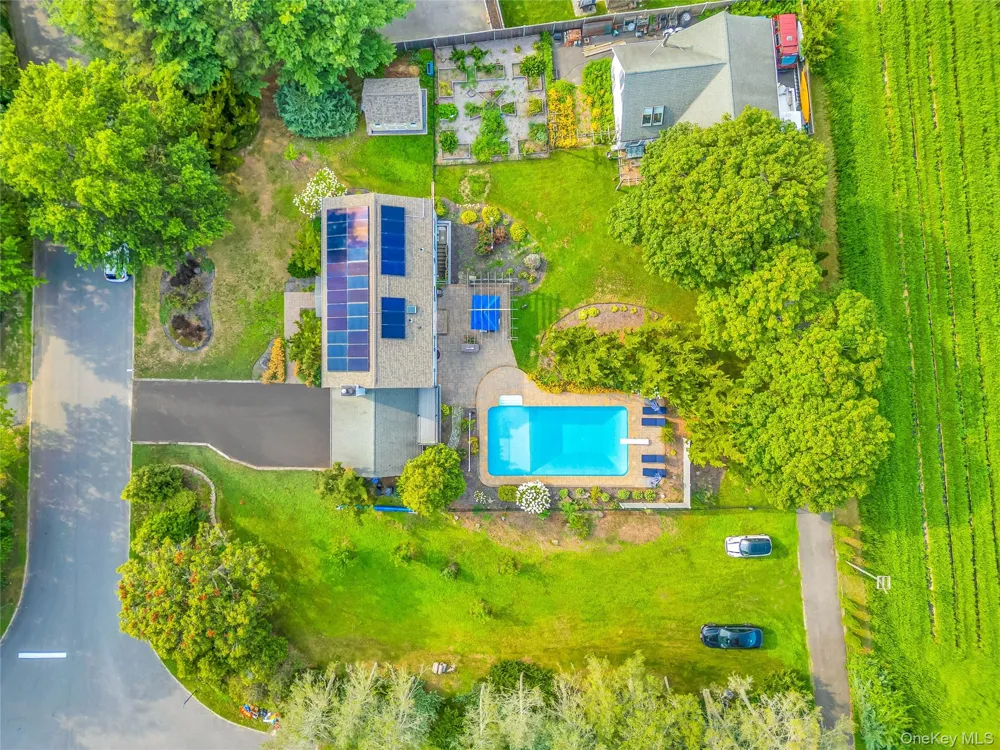 8 High Meadow Lane Jamesport, NY 11947