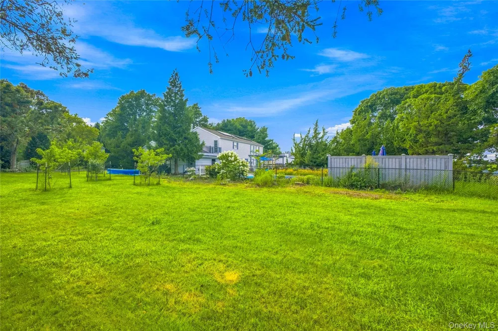 8 High Meadow Lane Jamesport, NY 11947