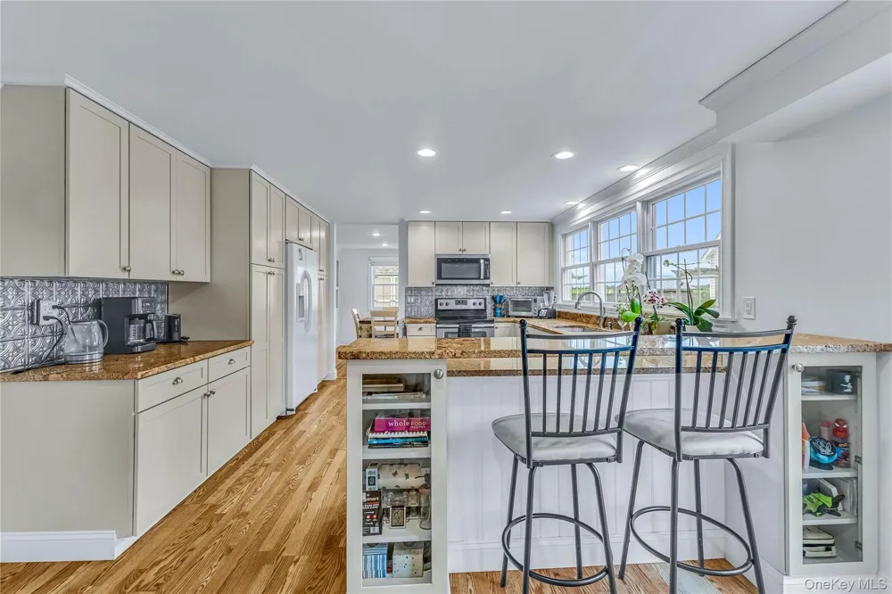 8 High Meadow Lane Jamesport, NY 11947