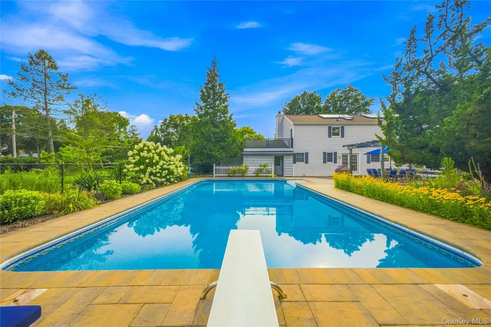 8 High Meadow Lane Jamesport, NY 11947