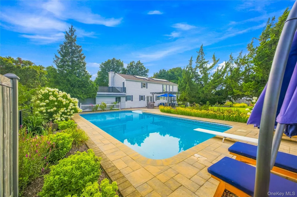 8 High Meadow Lane Jamesport, NY 11947