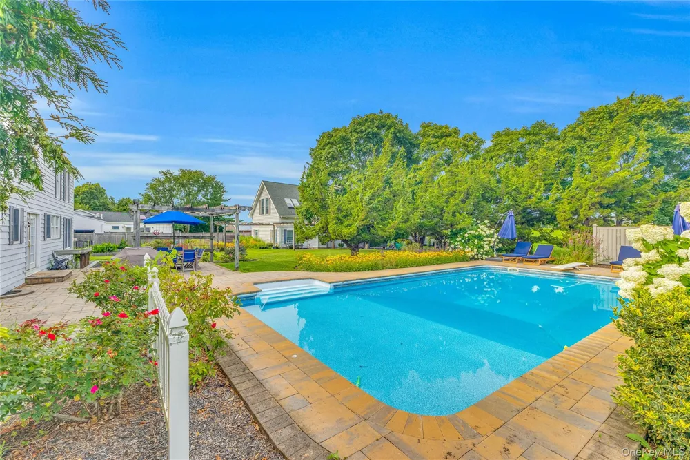 8 High Meadow Lane Jamesport, NY 11947