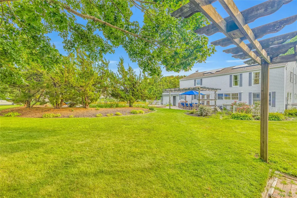 8 High Meadow Lane Jamesport, NY 11947
