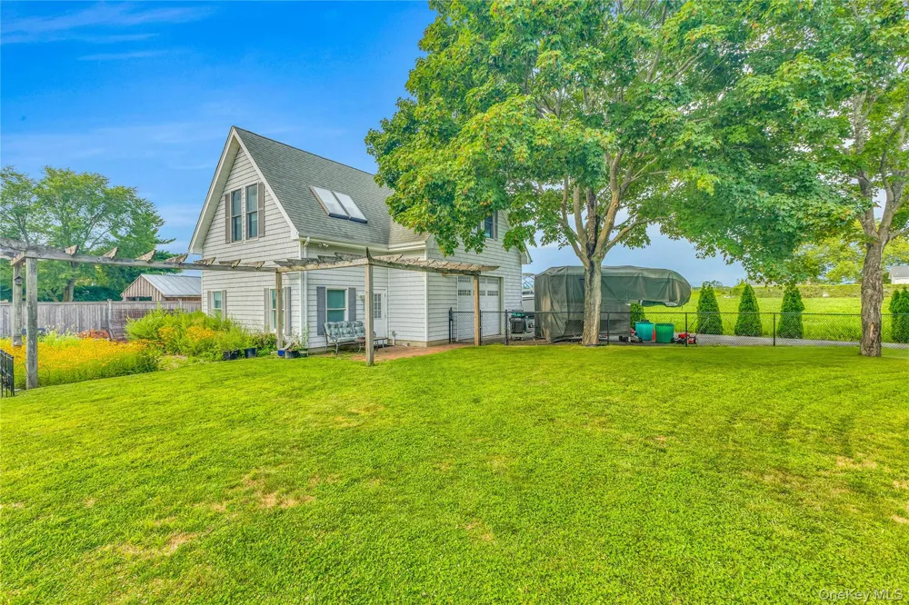 8 High Meadow Lane Jamesport, NY 11947