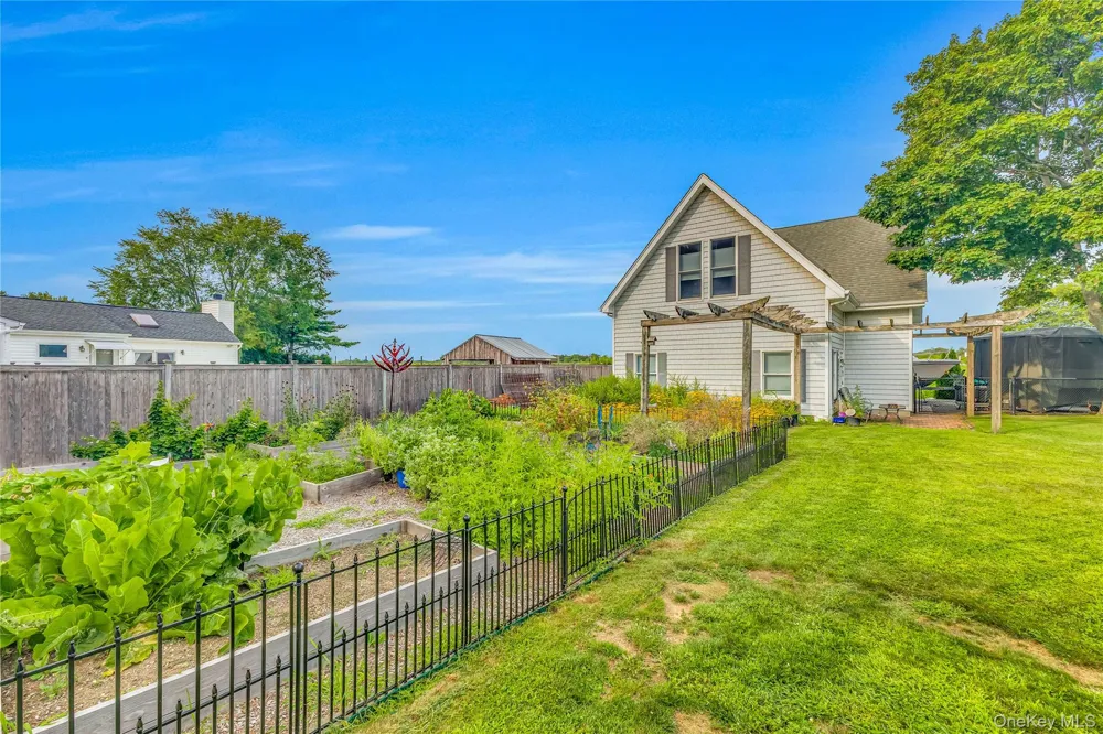 8 High Meadow Lane Jamesport, NY 11947