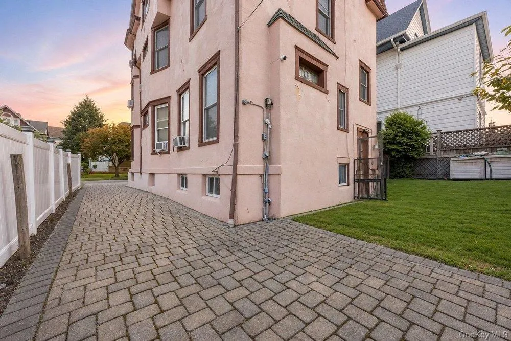 129 Urban Street Mount Vernon, NY 10552