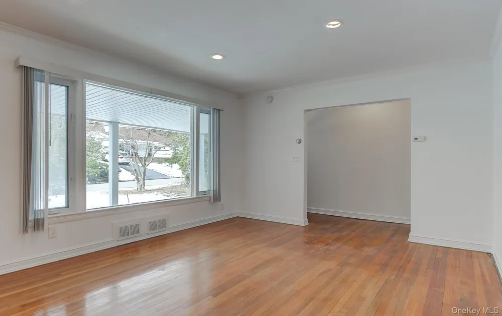 9 Wimbleton Lane Great Neck, NY 11023
