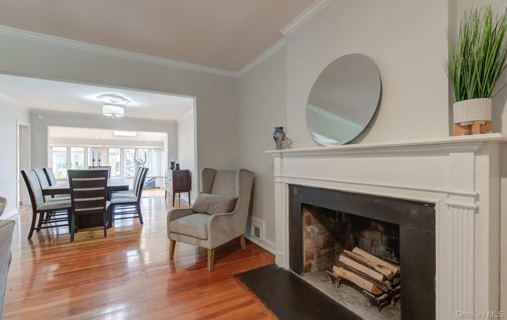 9 Wimbleton Lane Great Neck, NY 11023