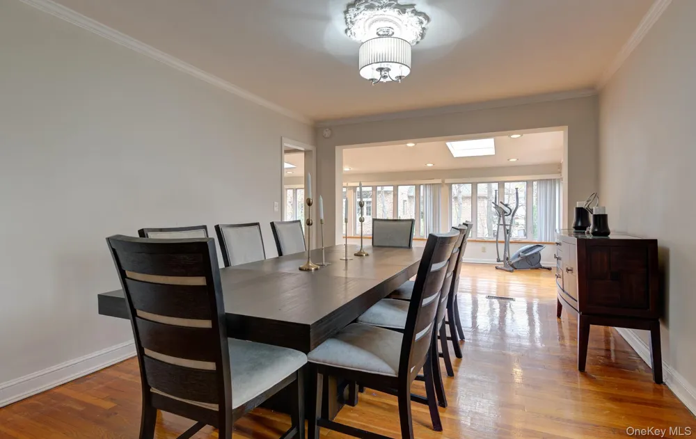 9 Wimbleton Lane Great Neck, NY 11023