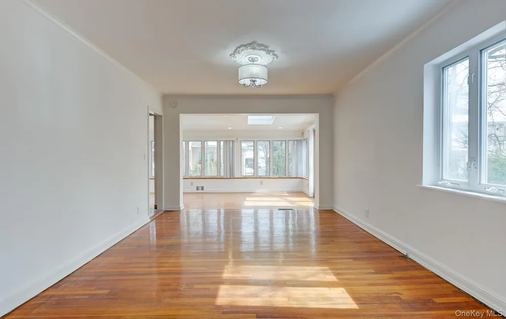 9 Wimbleton Lane Great Neck, NY 11023