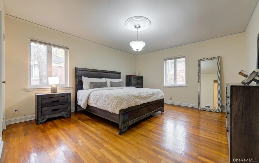 9 Wimbleton Lane Great Neck, NY 11023
