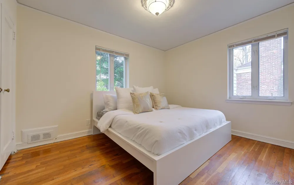 9 Wimbleton Lane Great Neck, NY 11023