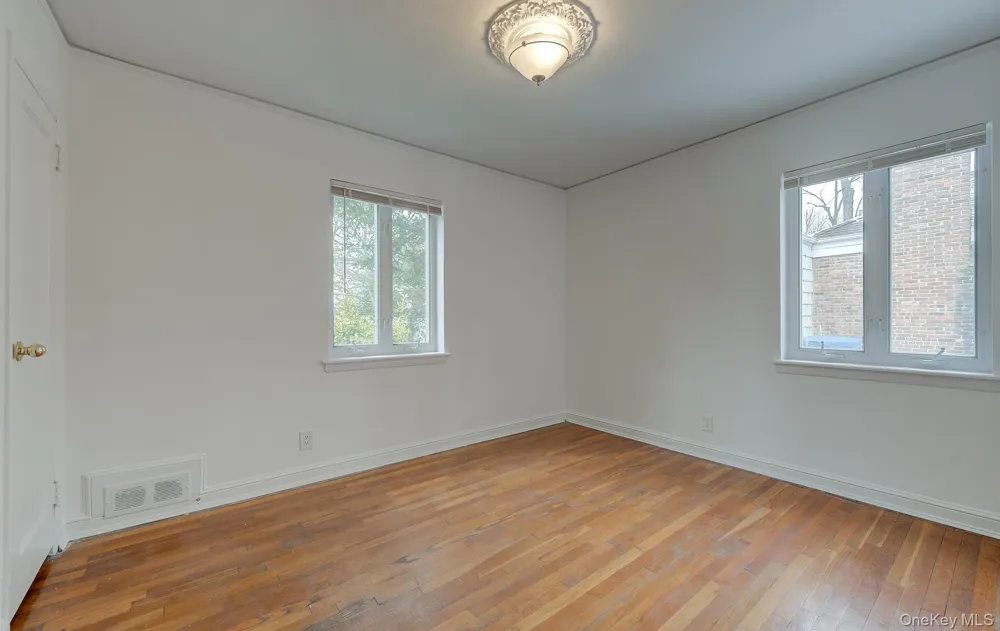9 Wimbleton Lane Great Neck, NY 11023
