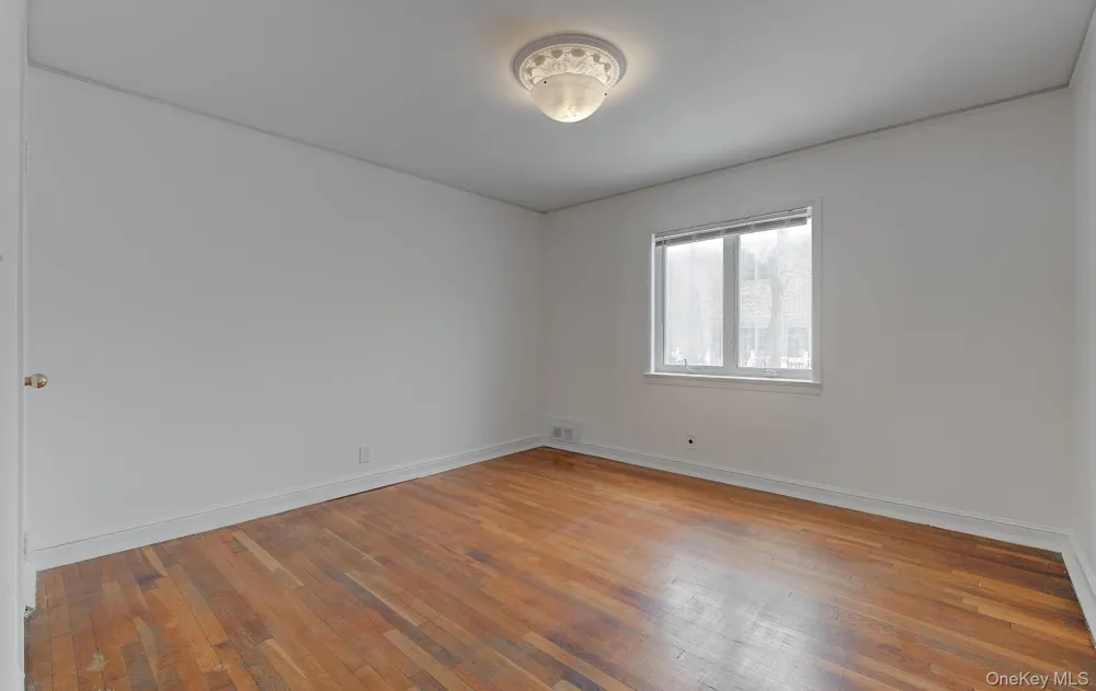 9 Wimbleton Lane Great Neck, NY 11023
