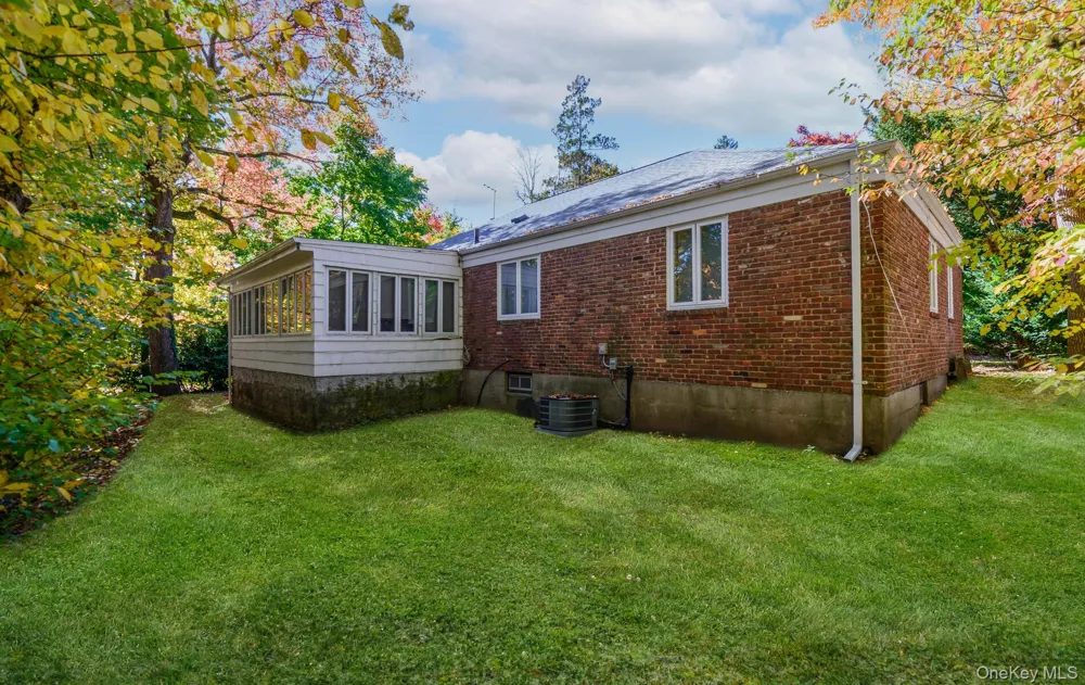 9 Wimbleton Lane Great Neck, NY 11023