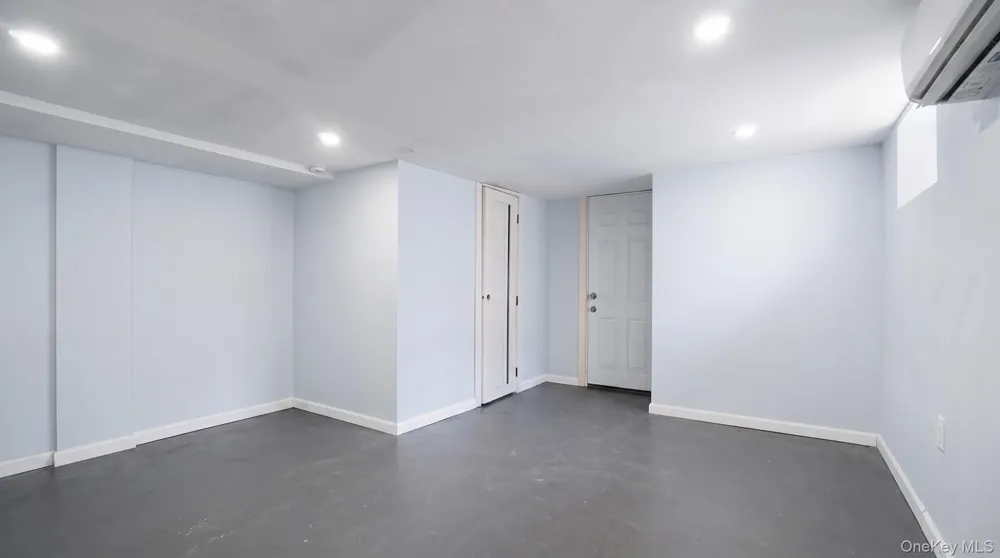 190-13 109th Road Saint Albans, NY 11412