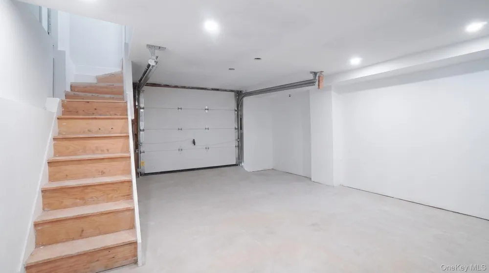 190-13 109th Road Saint Albans, NY 11412