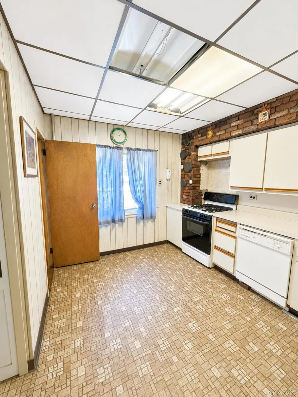 87-09 69th Avenue Forest Hills, NY 11375