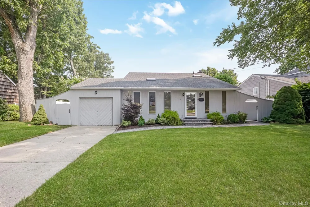 10 Larkin Street Farmingdale, NY 11735