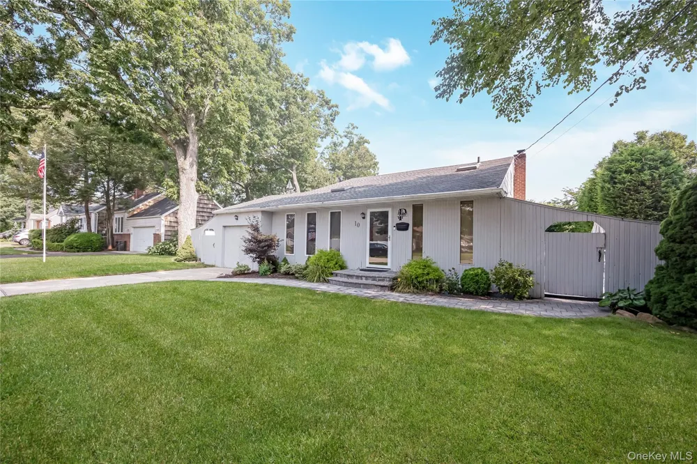 10 Larkin Street Farmingdale, NY 11735
