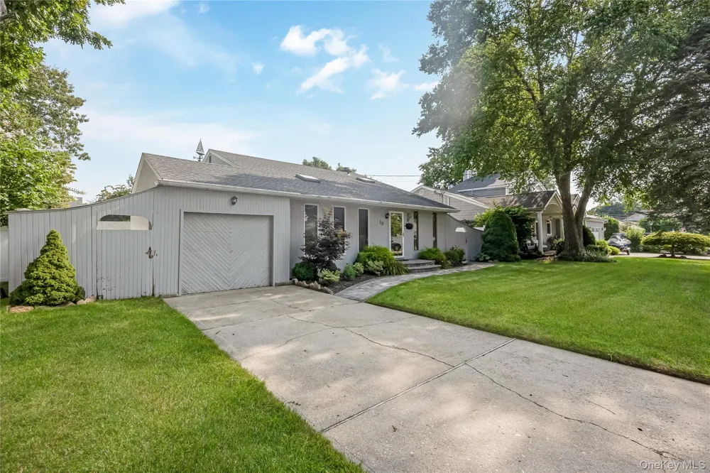 10 Larkin Street Farmingdale, NY 11735