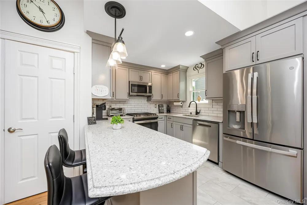 10 Larkin Street Farmingdale, NY 11735
