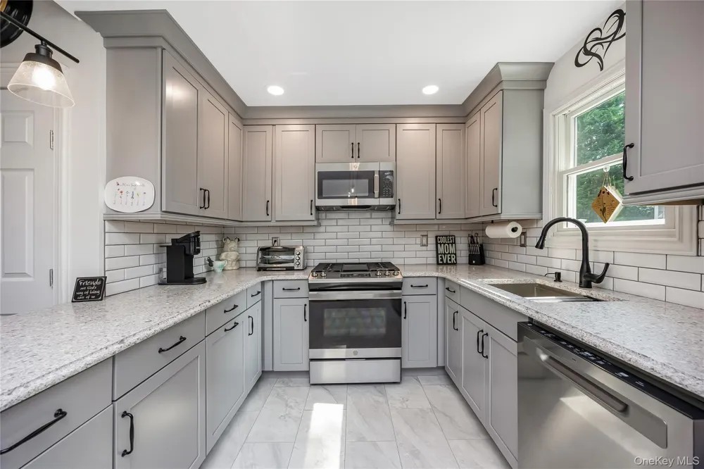 10 Larkin Street Farmingdale, NY 11735