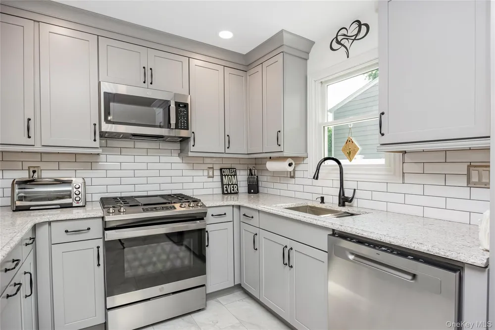 10 Larkin Street Farmingdale, NY 11735