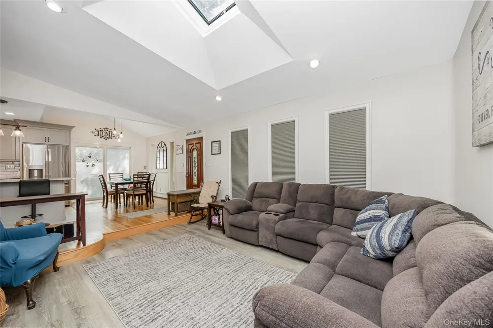 10 Larkin Street Farmingdale, NY 11735
