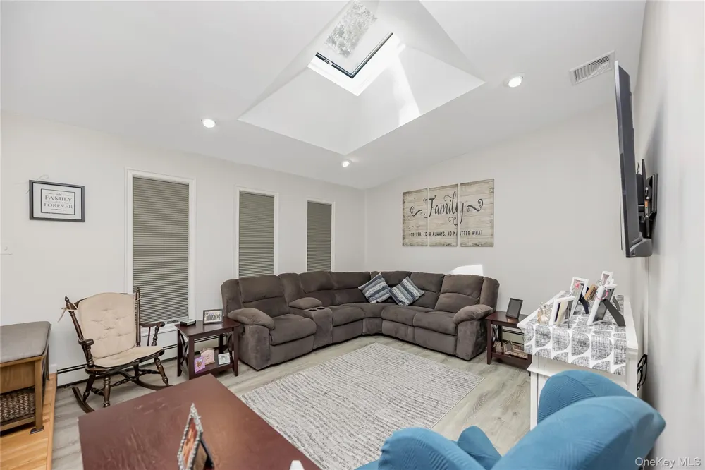 10 Larkin Street Farmingdale, NY 11735