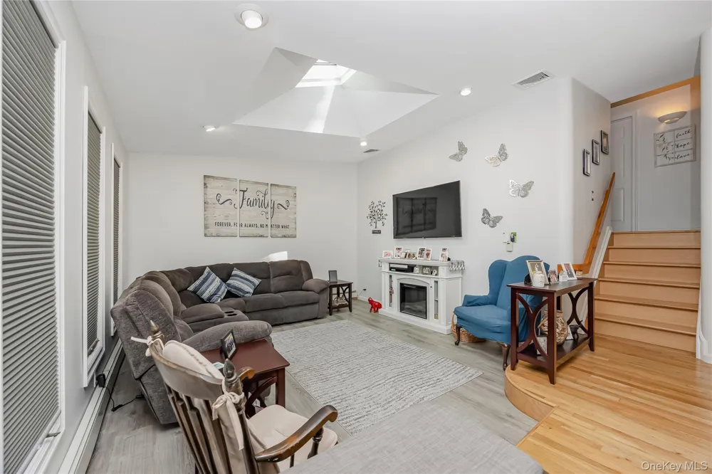 10 Larkin Street Farmingdale, NY 11735