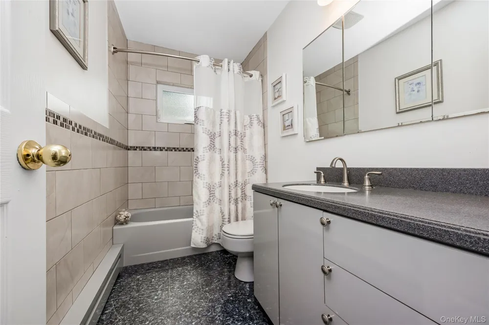 10 Larkin Street Farmingdale, NY 11735