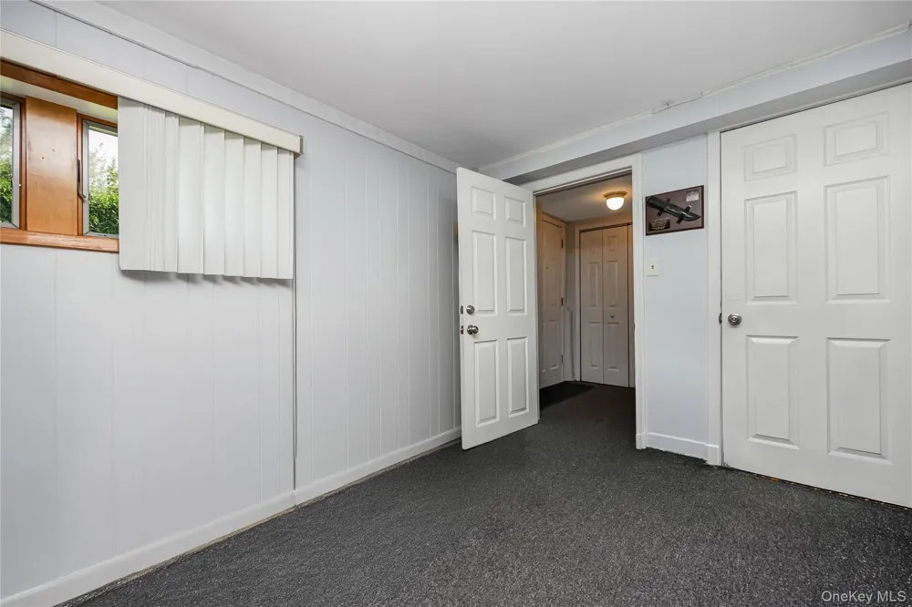 10 Larkin Street Farmingdale, NY 11735