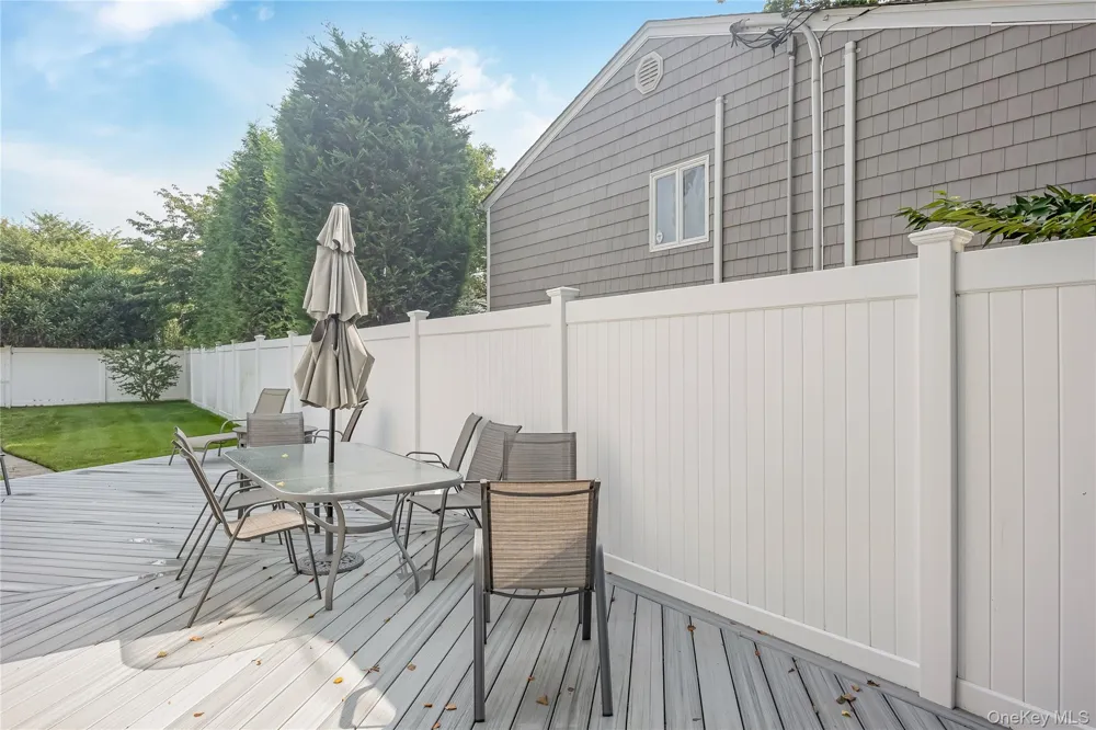 10 Larkin Street Farmingdale, NY 11735