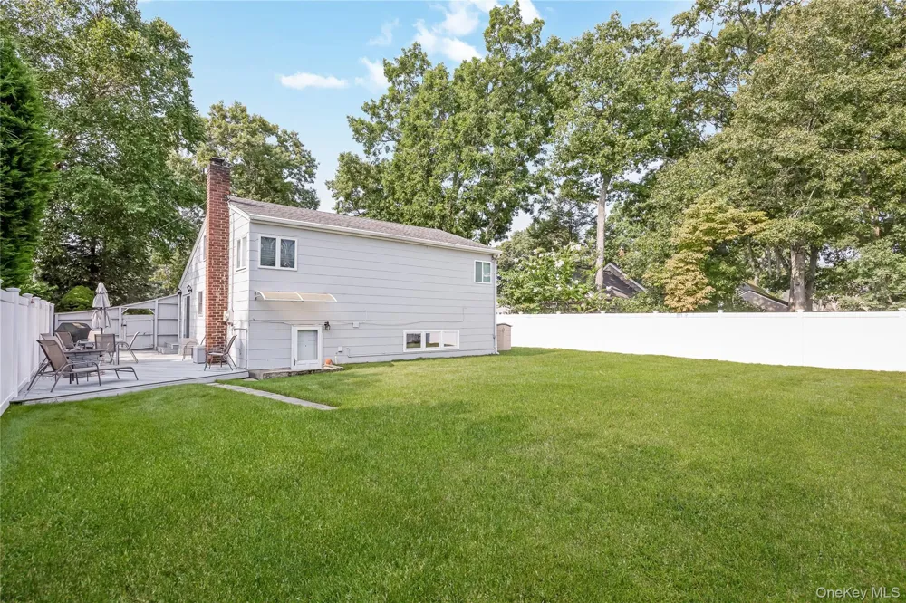 10 Larkin Street Farmingdale, NY 11735