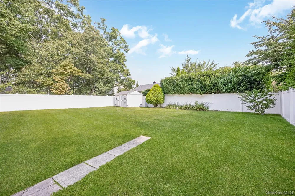 10 Larkin Street Farmingdale, NY 11735