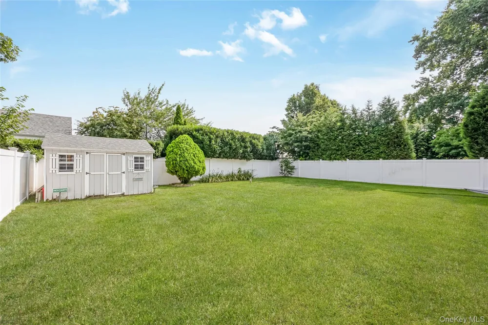 10 Larkin Street Farmingdale, NY 11735