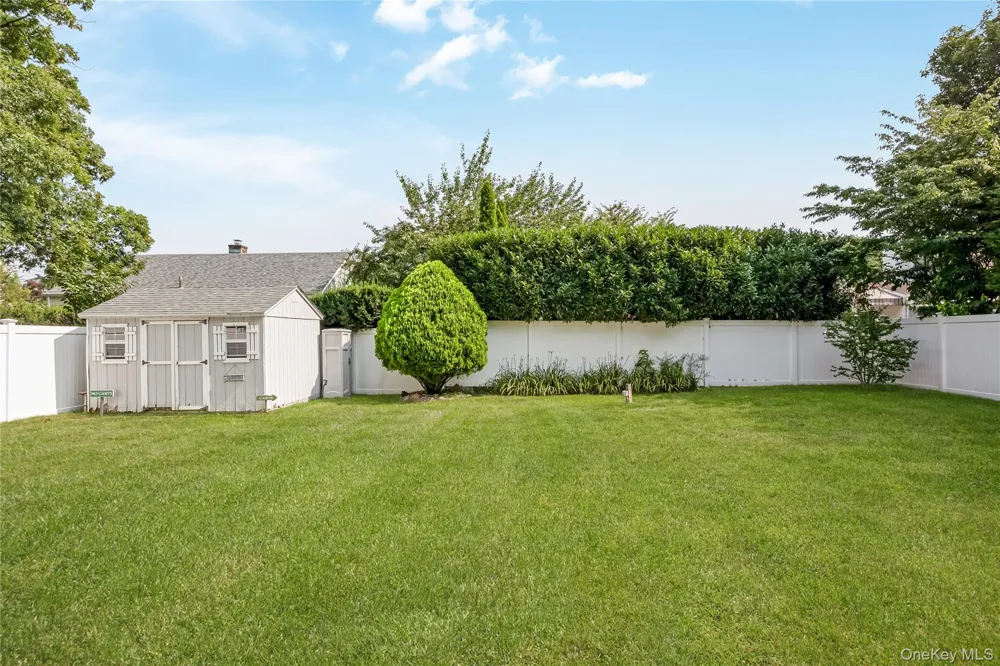 10 Larkin Street Farmingdale, NY 11735