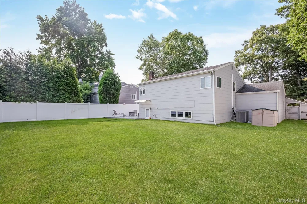 10 Larkin Street Farmingdale, NY 11735