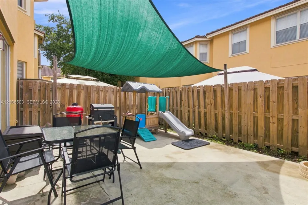 16628 SW 79th Ter Miami, FL 33193