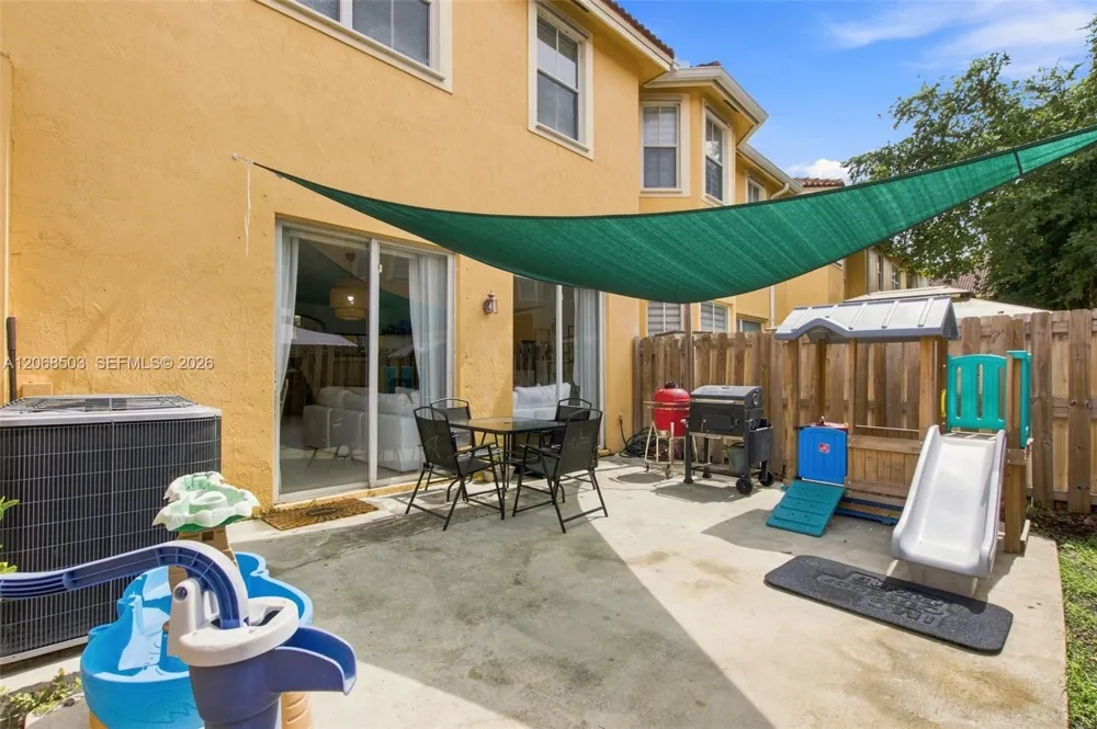 16628 SW 79th Ter Miami, FL 33193