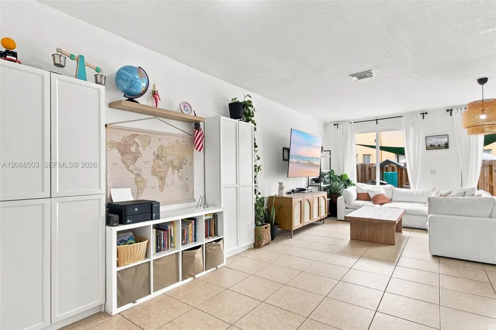 16628 SW 79th Ter Miami, FL 33193