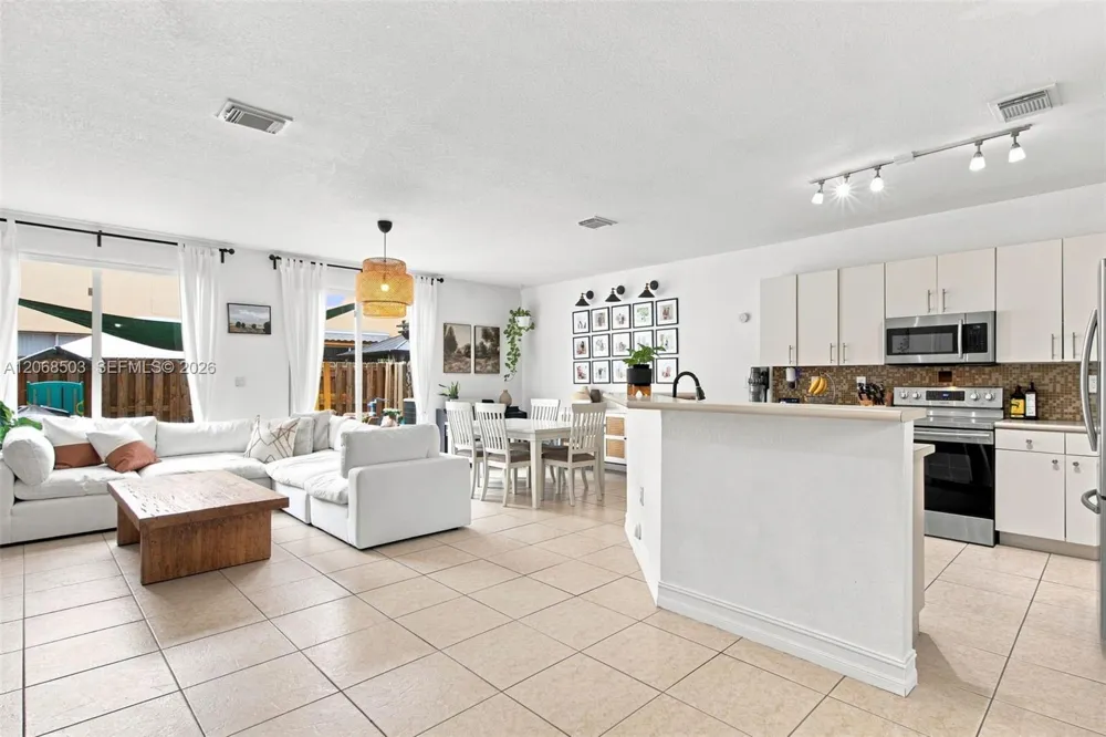 16628 SW 79th Ter Miami, FL 33193