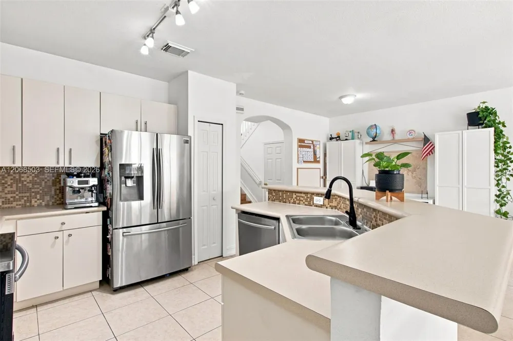 16628 SW 79th Ter Miami, FL 33193