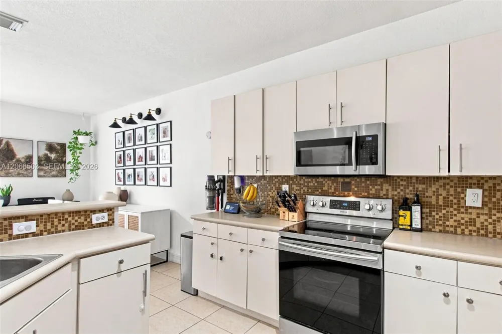 16628 SW 79th Ter Miami, FL 33193