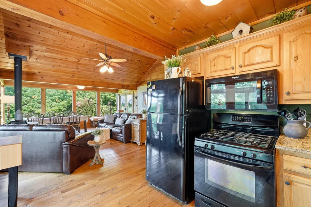 24 Oak Ledge Road Morganton, GA 30560