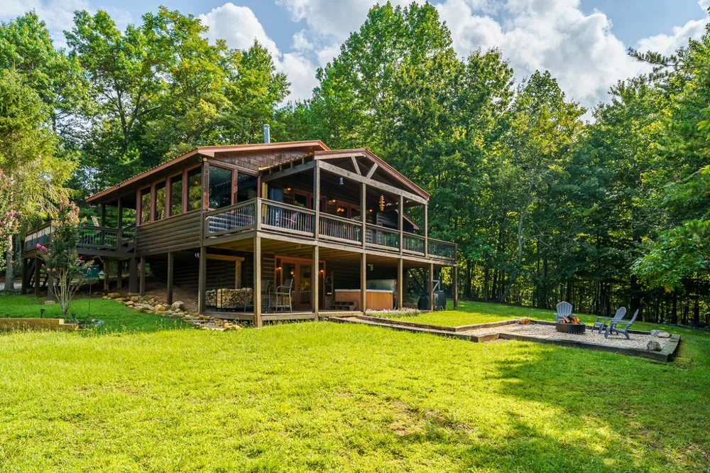 24 Oak Ledge Road Morganton, GA 30560