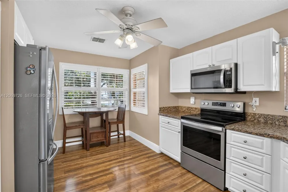 2638 Oak Park Cir Davie, FL 33328