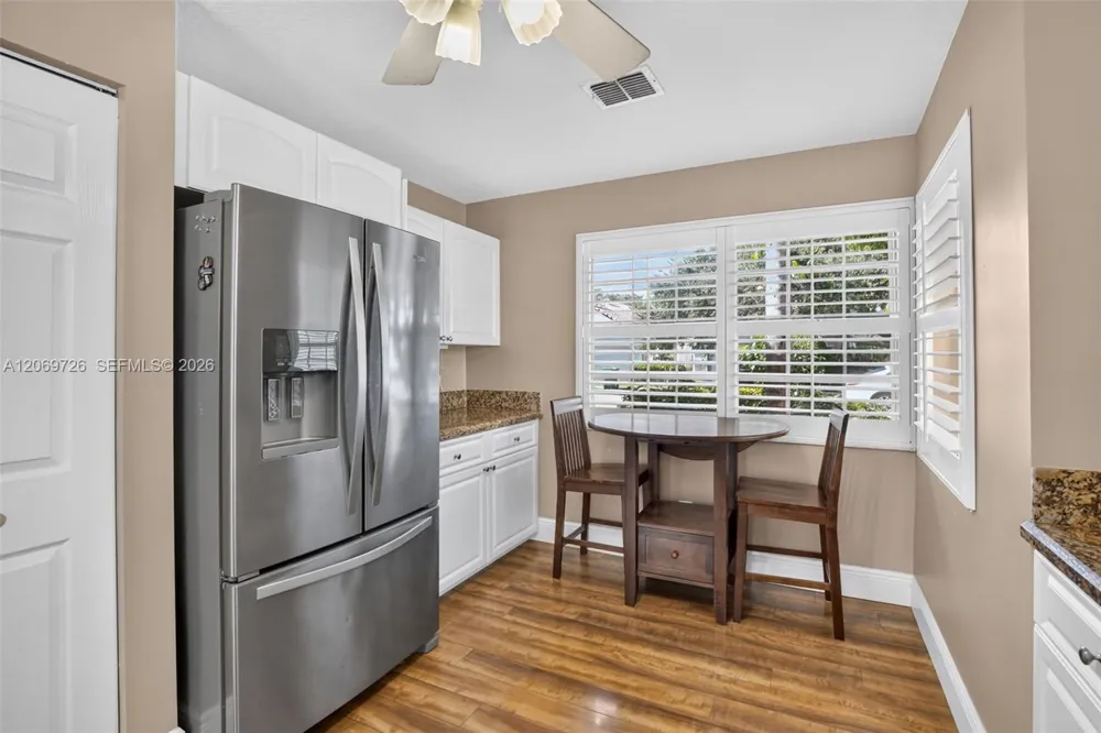 2638 Oak Park Cir Davie, FL 33328