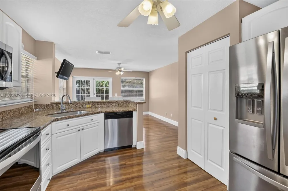 2638 Oak Park Cir Davie, FL 33328